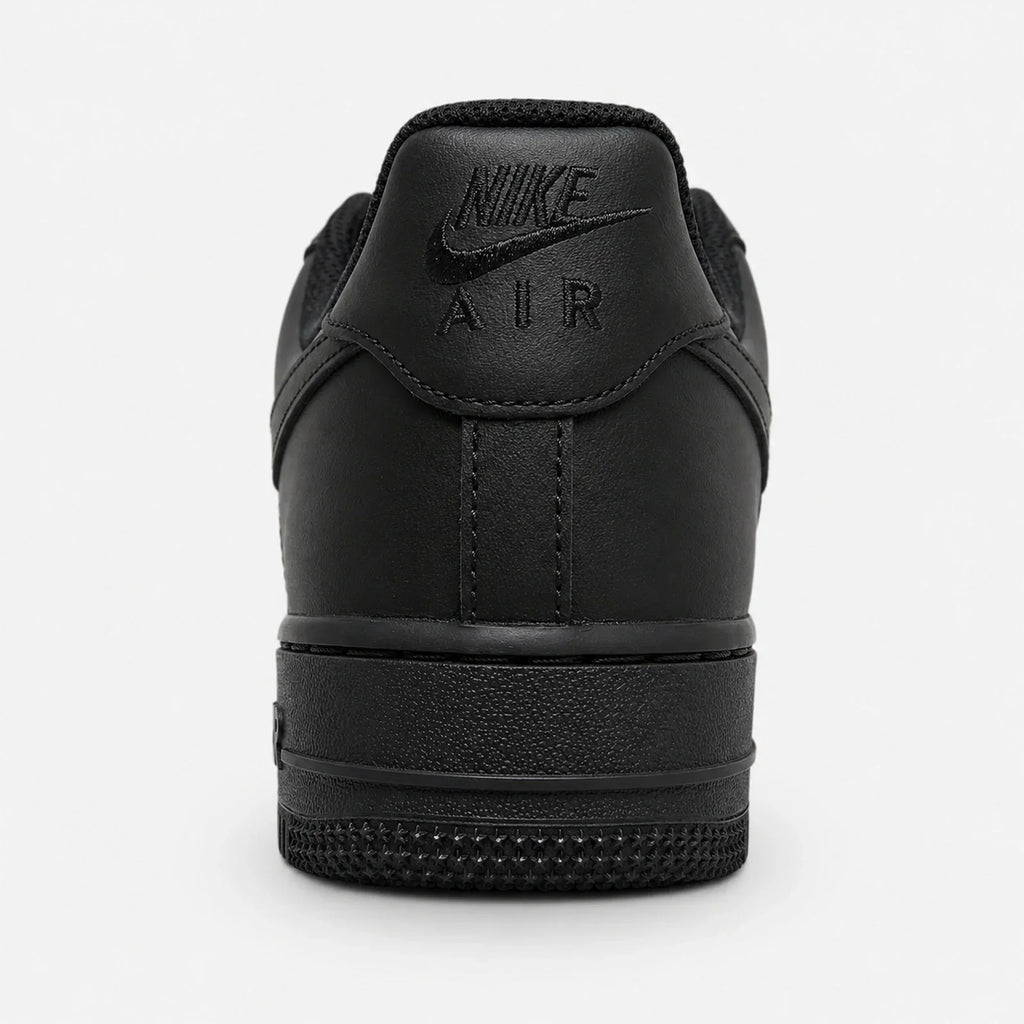 Nike Air Force 1 Triple Black patike zadnji dio