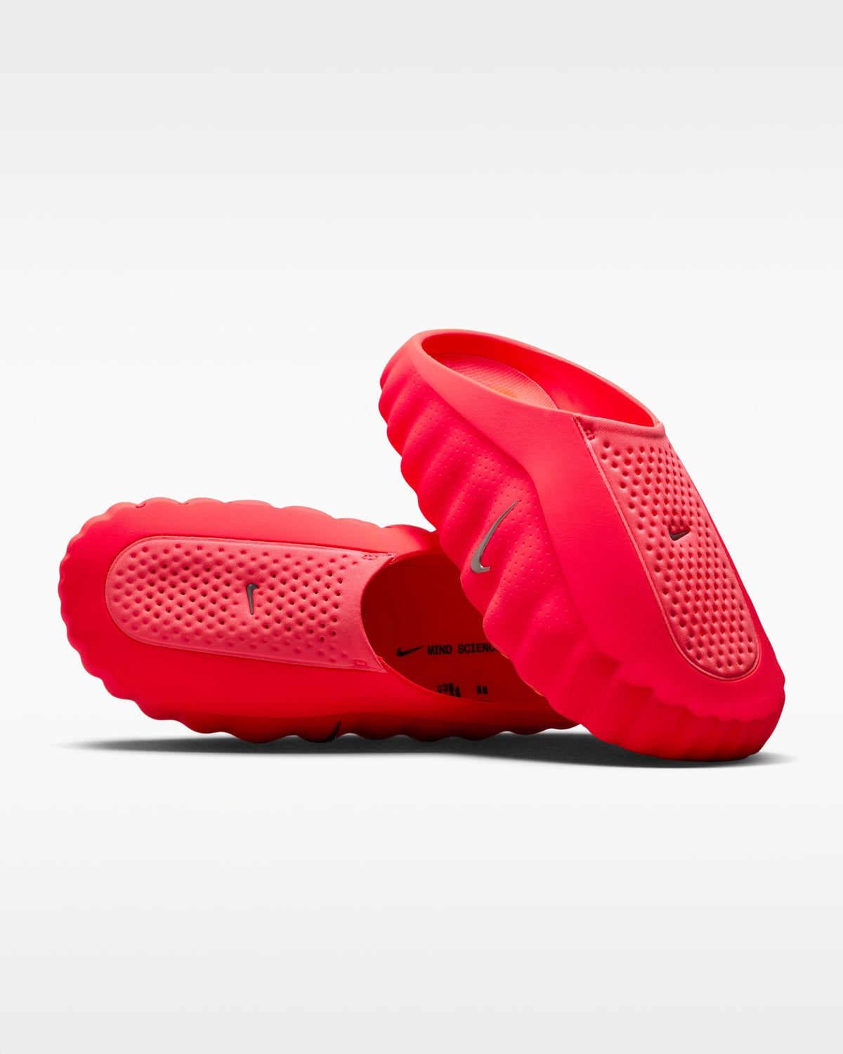 Nike Mind 001 Solar Red par