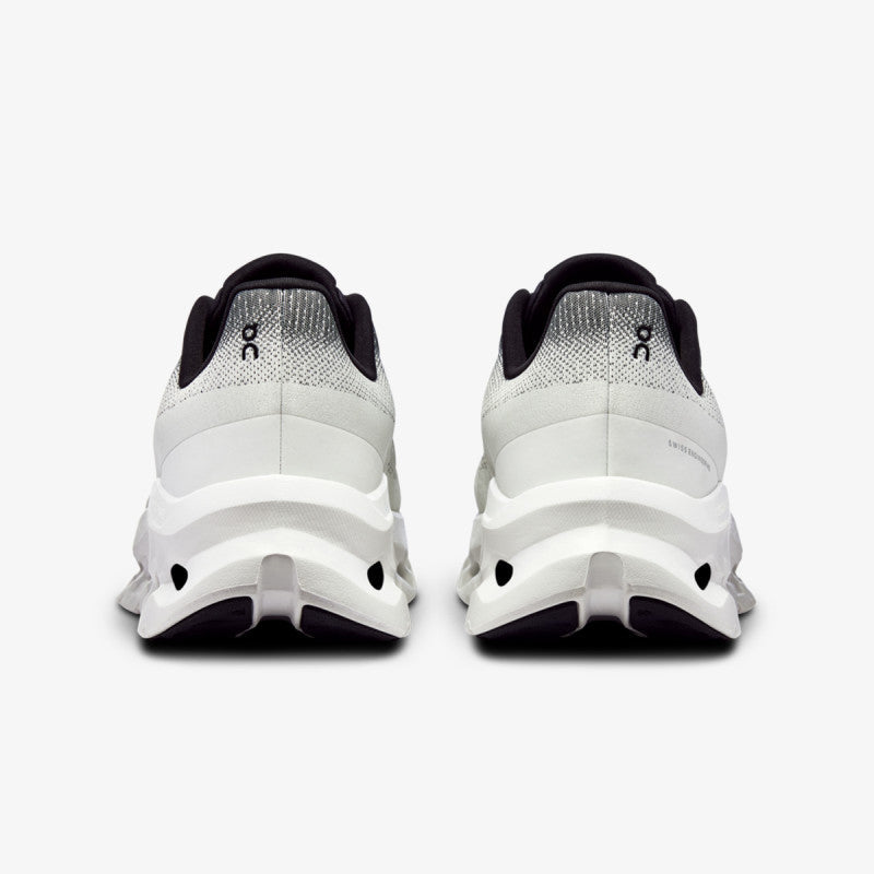 On Cloudtilt White Black Gradient patike – pogled pozadi na par patika